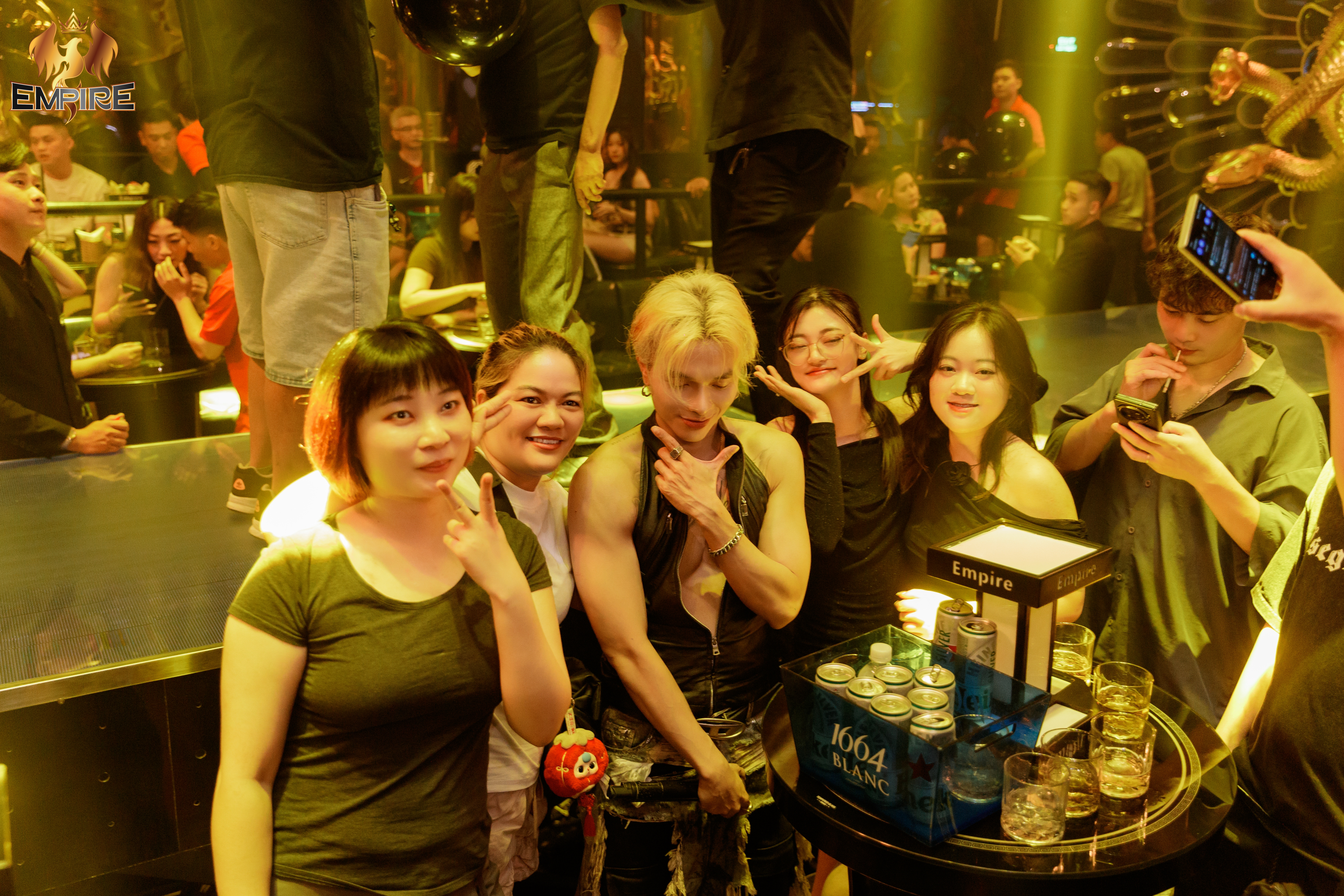 EMPIRE CLUB – GIẢI NHIỆT MÙA HÈ BẰNG ÂM NHẠC VÀ SẮC MÀU RỰC RỠ 