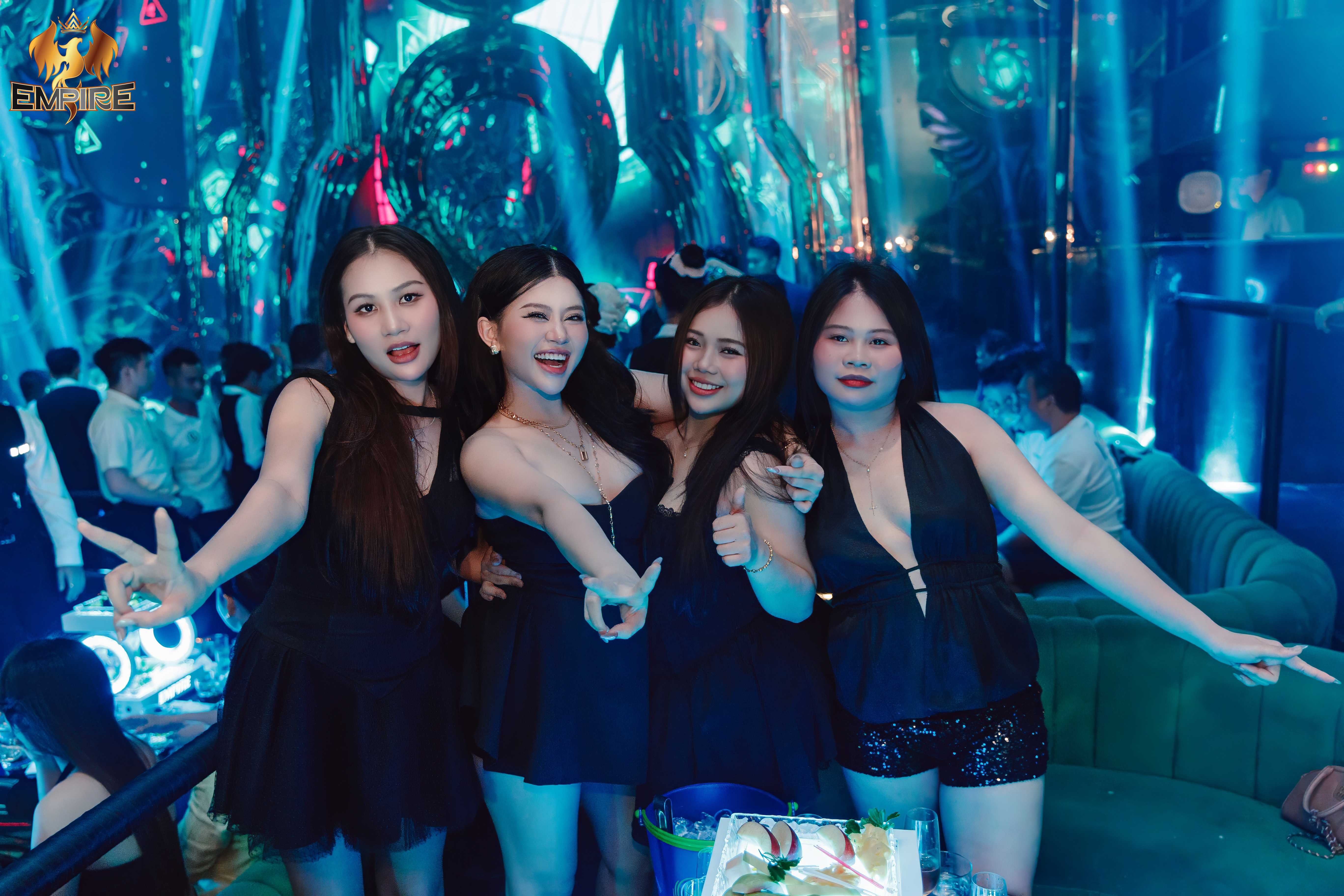 EMPIRE CLUB – MỖI ĐÊM LÀ MỘT BỨC TRANH SỐNG ĐỘNG