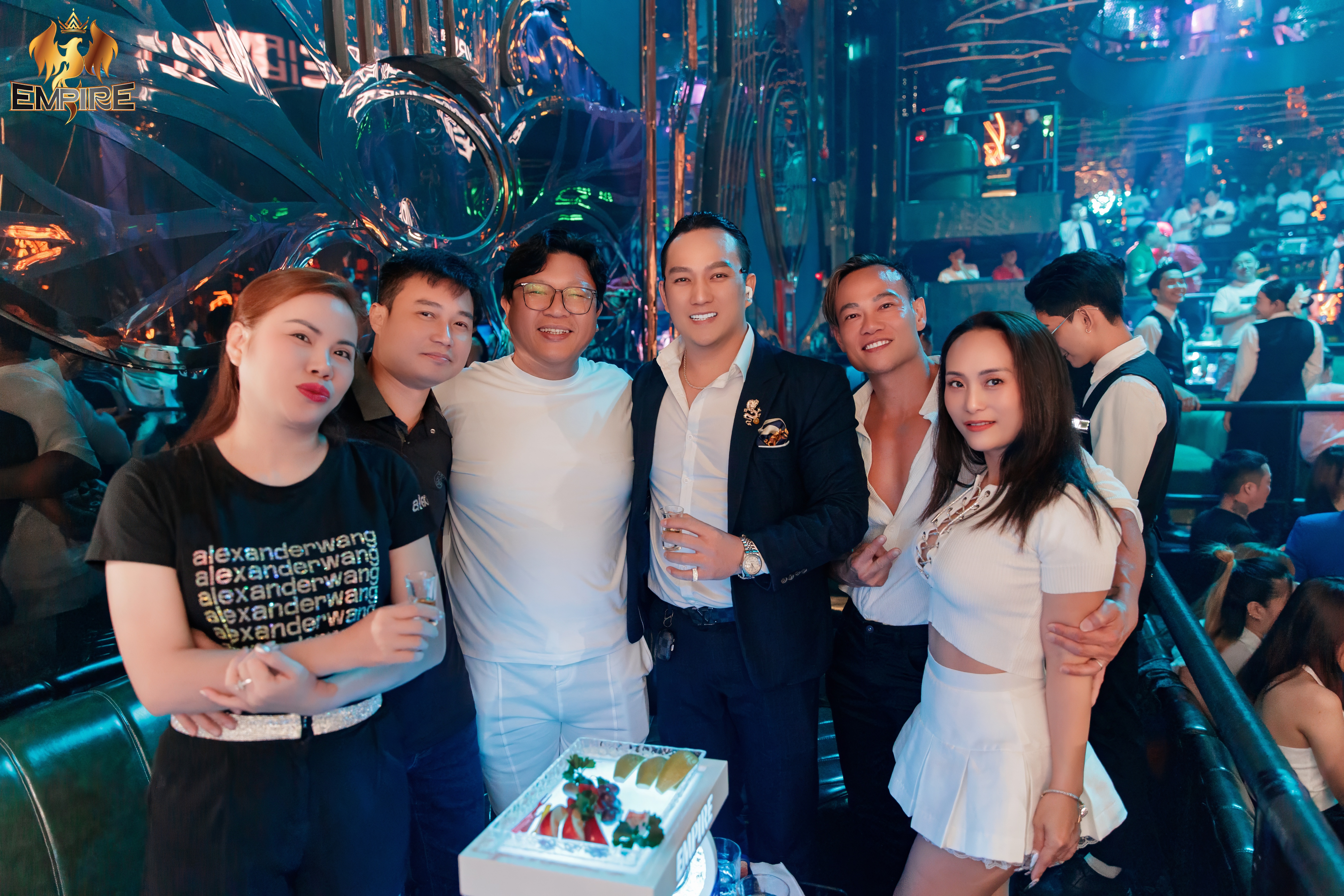 TẠI EMPIRE CLUB - CHẠM ĐỈNH CUỘC CHƠI, PHÁ VỠ MỌI GIỚI HẠN