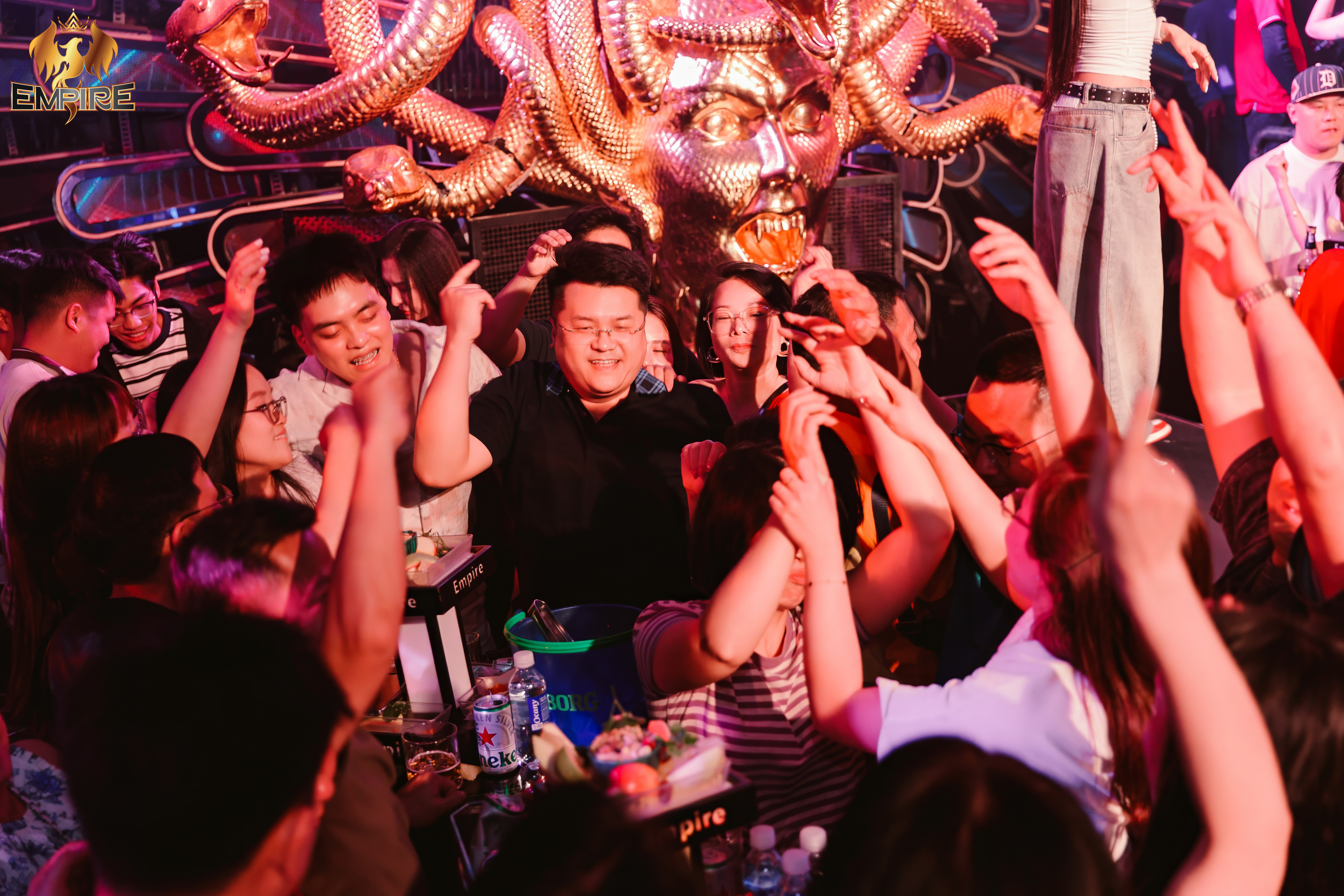 EMPIRE CLUB – KHI KHÔNG GIAN KHÔNG CHỈ ĐỂ NHÌN MÀ CÒN ĐỂ CẢM NHẬN