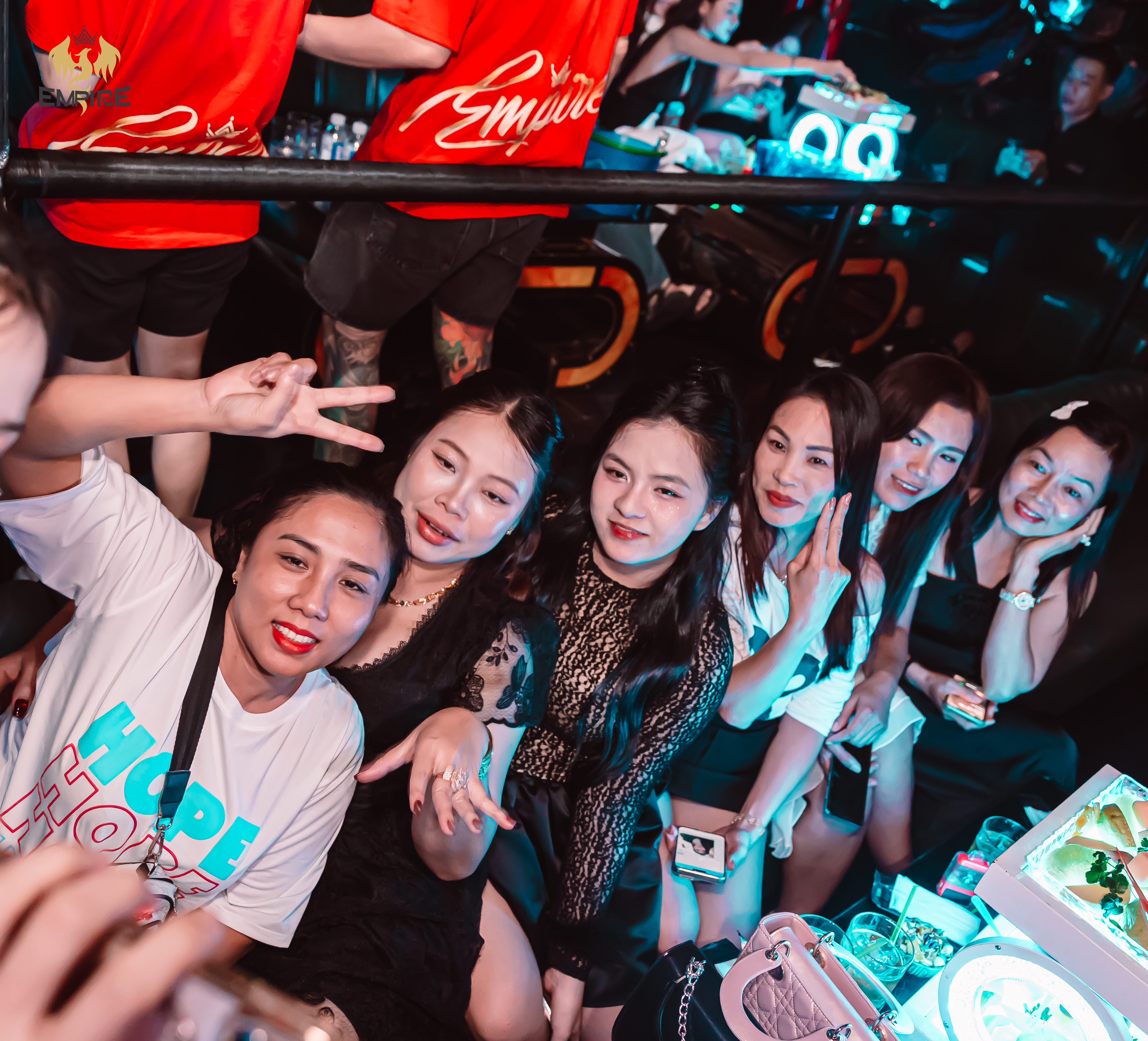 MỘT ĐÊM Ở EMPIRE CLUB, BẠN SẼ HIỂU THẾ NÀO LÀ “CHÁY HẾT MÌNH” ĐÚNG NGHĨA