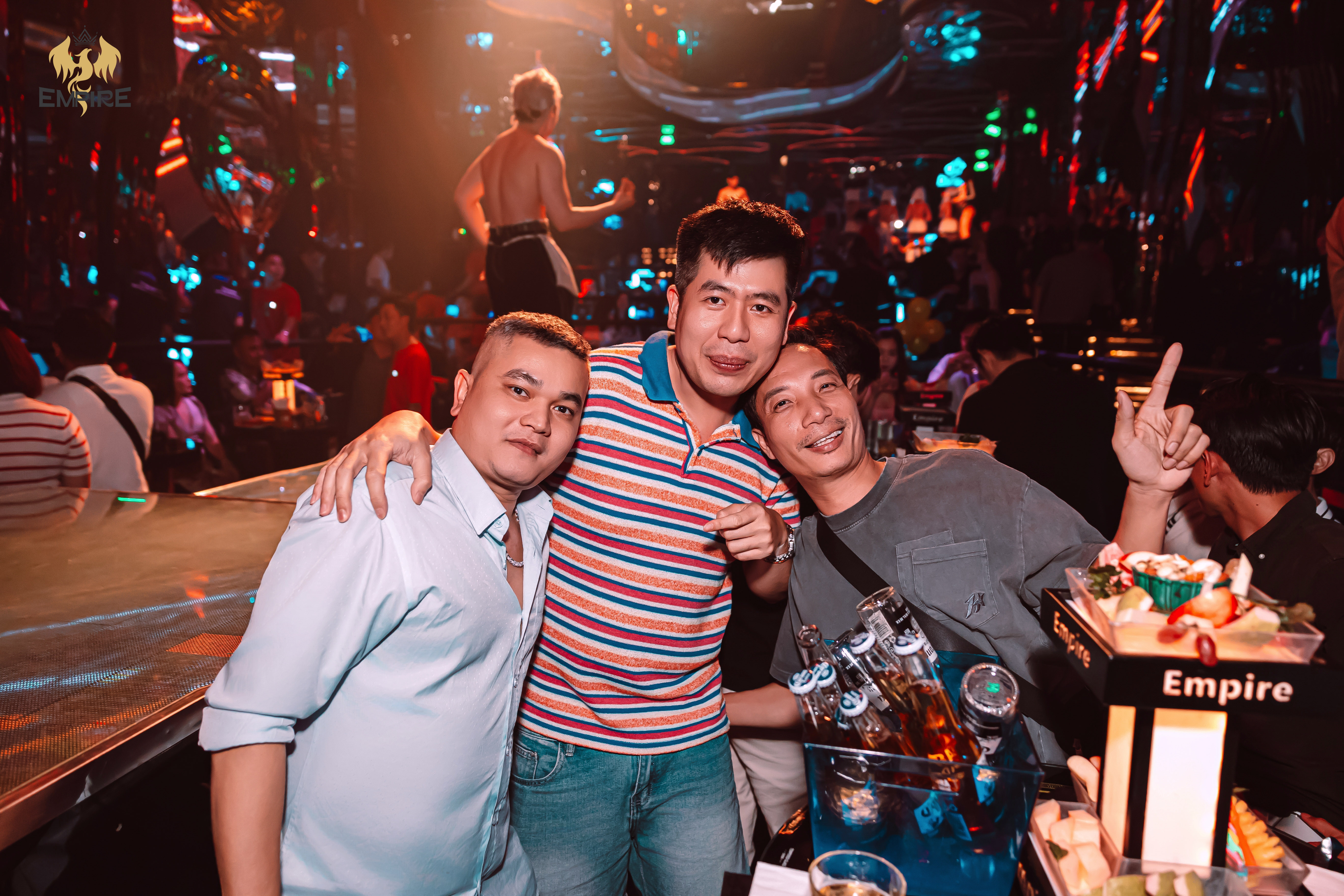 GIỮA TRUNG TÂM SÀI GÒN, CHỈ EMPIRE CLUB MỚI KHIẾN BẠN QUÊN ĐI THỰC TẠI