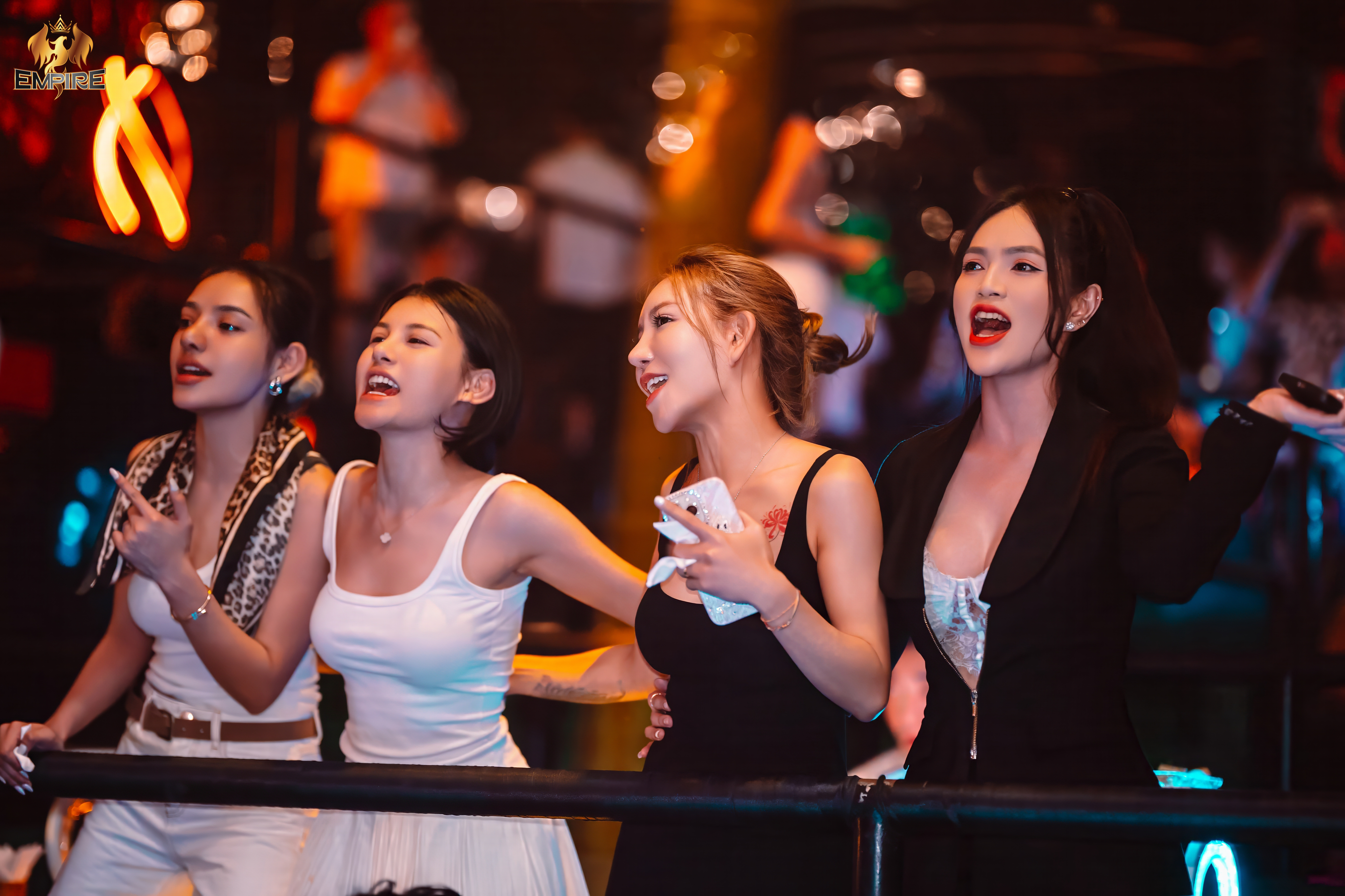 EMPIRE CLUB – KHÔNG CHỈ LÀ BAR, MÀ LÀ THẾ GIỚI KHÁC CỦA BẠN KHI ĐÊM VỀ