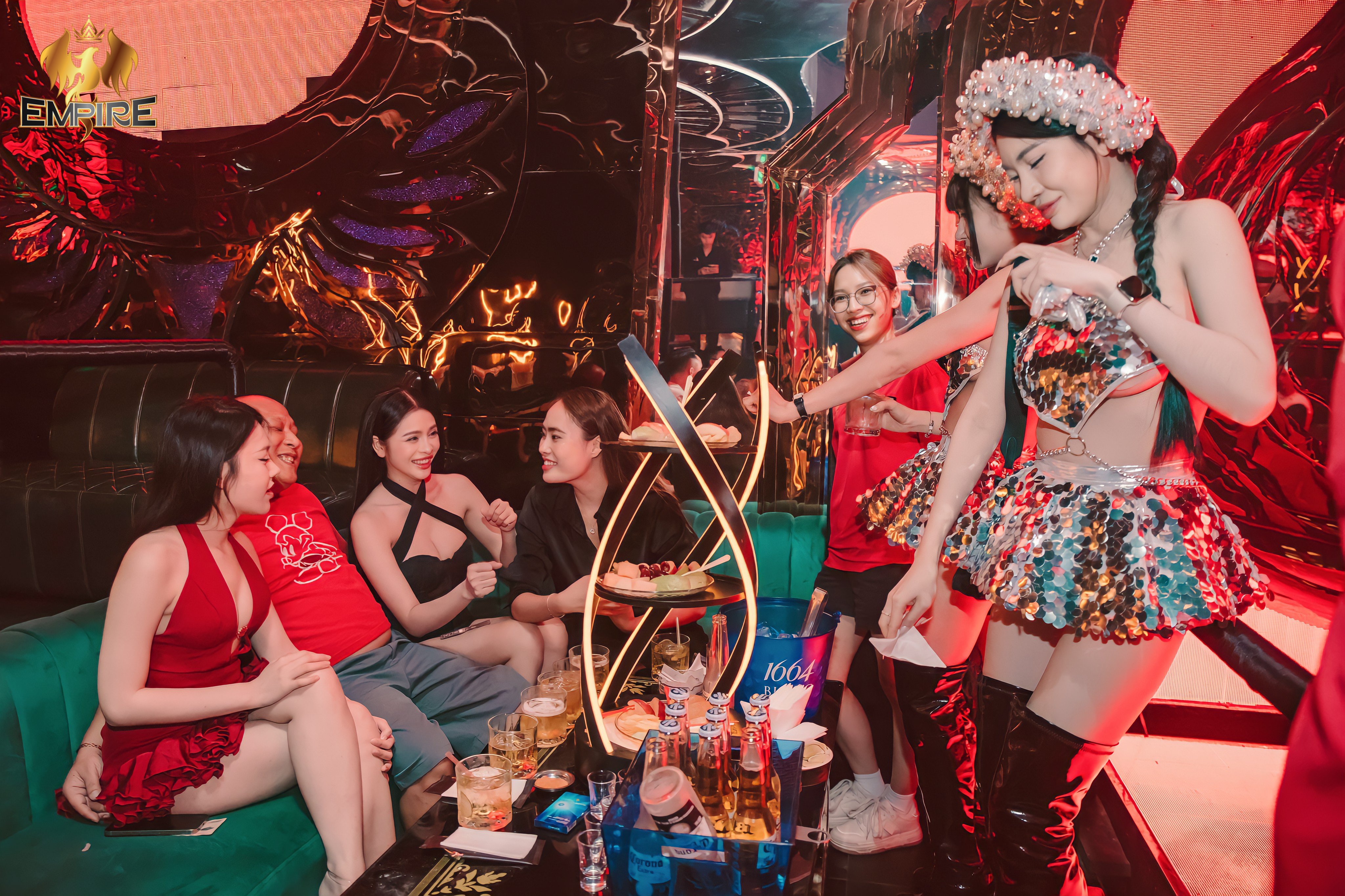  TẠI SAO GIỚI TRẺ SÀI GÒN “PHÁT CUỒNG” VỚI EMPIRE CLUB?