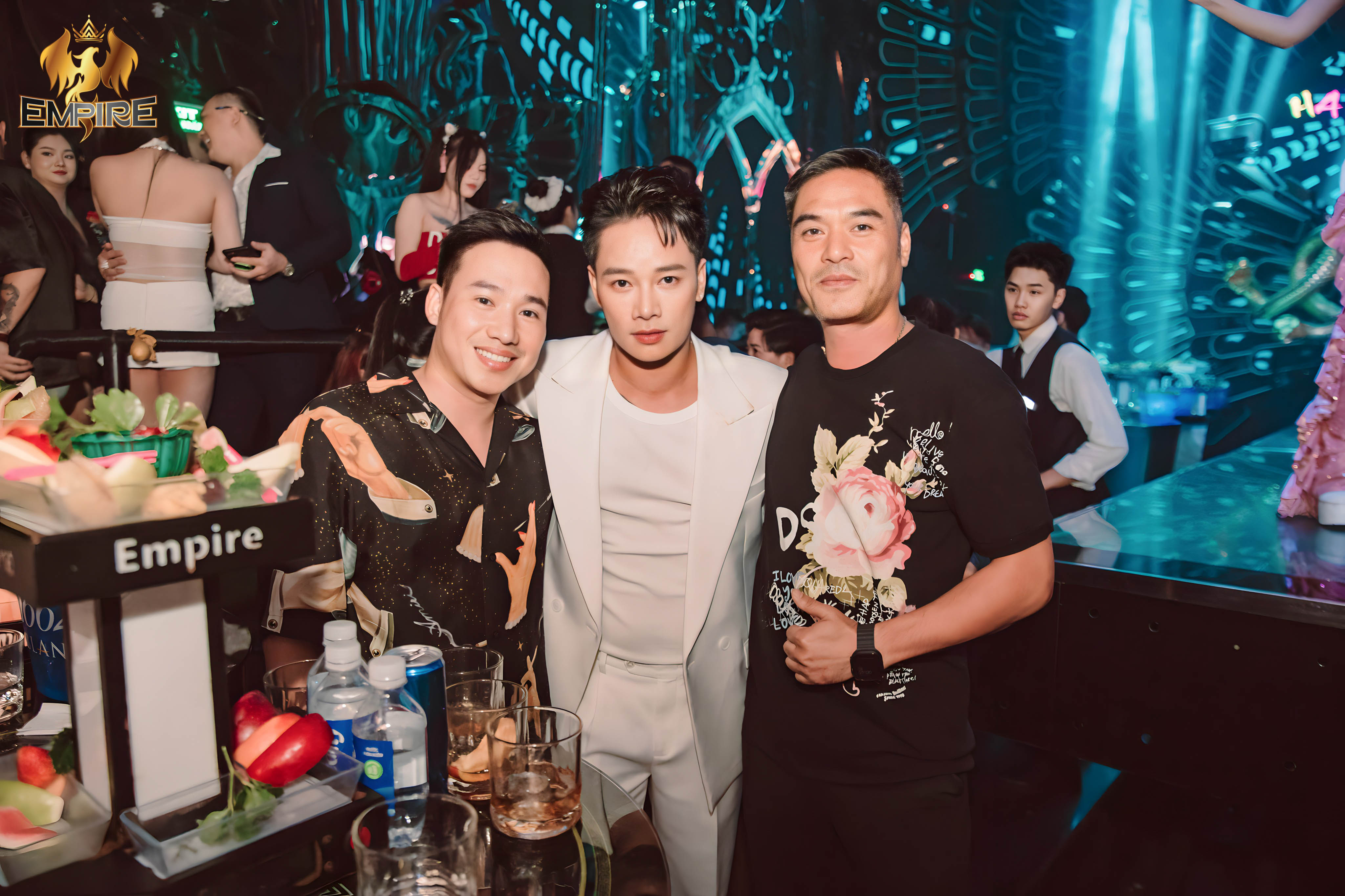 LIVE SHOW CỰC CHÁY CỦA ANH QUÂN IDOL TẠI EMPIRE CLUB – ĐÊM BÙNG NỔ CẢM XÚC TẠI QUẬN 1!