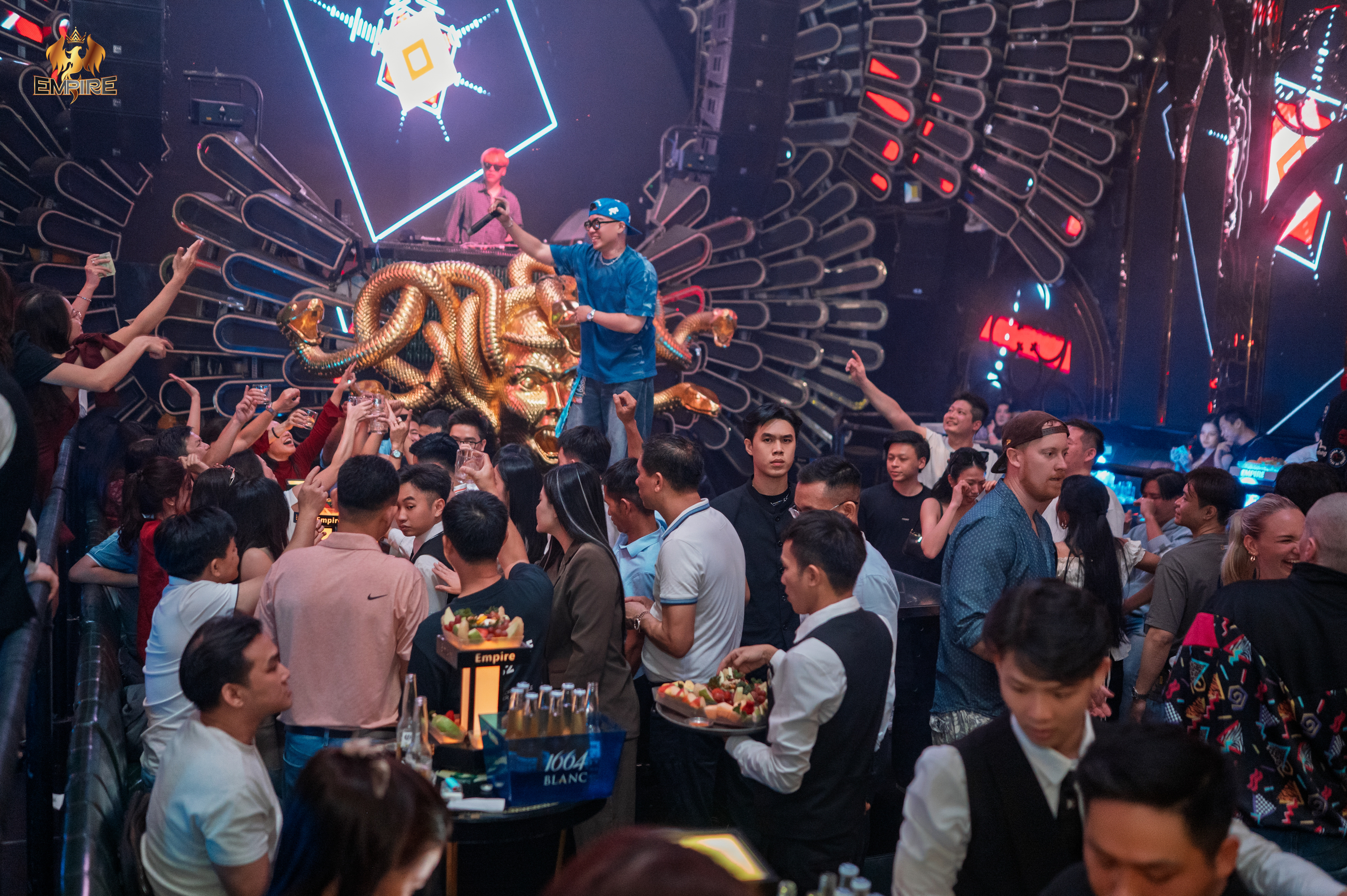 EMPIRE CLUB – KHI NHỊP SỐNG THÀNH PHỐ CHUYỂN SANG MỘT TẦN SỐ KHÁC