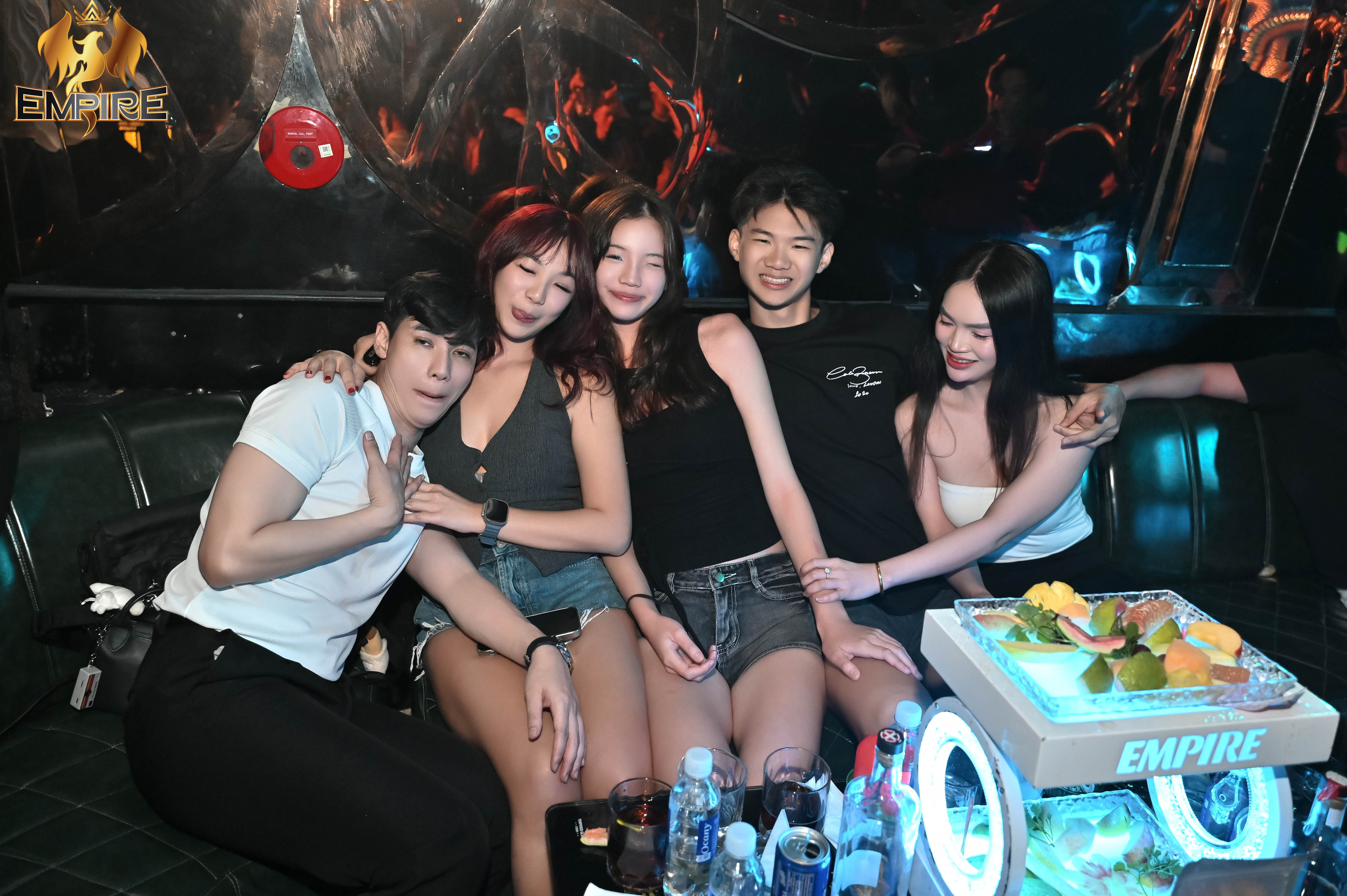 EMPIRE CLUB CÓ PHẢI ‘THIÊN ĐƯỜNG ÁNH SÁNG’ GIỮA LÒNG SÀI GÒN?