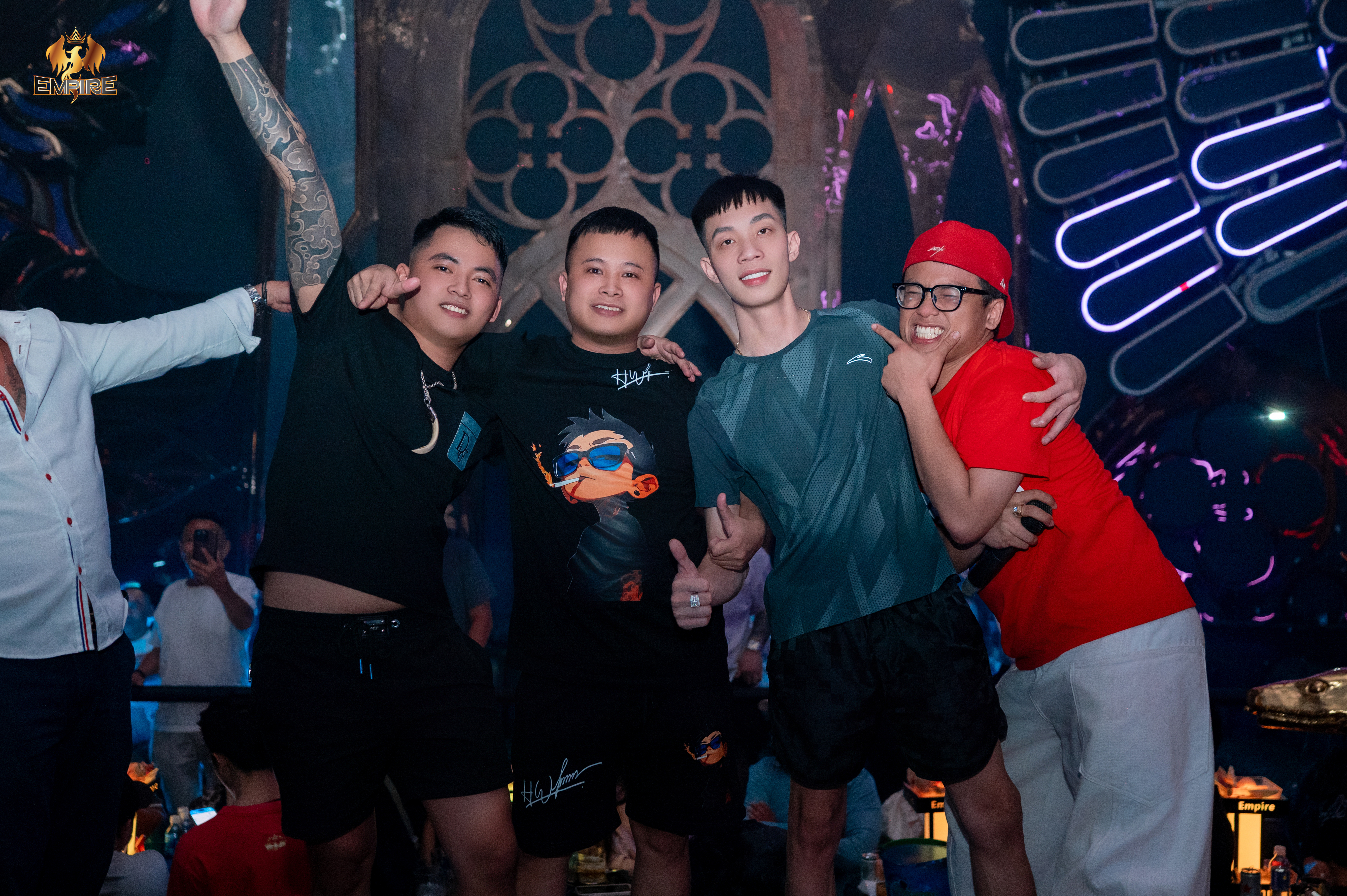 DÂN CHƠI THỰC THỤ KHÔNG CẦN NÓI NHIỀU, CHỈ CẦN XUẤT HIỆN TẠI EMPIRE CLUB