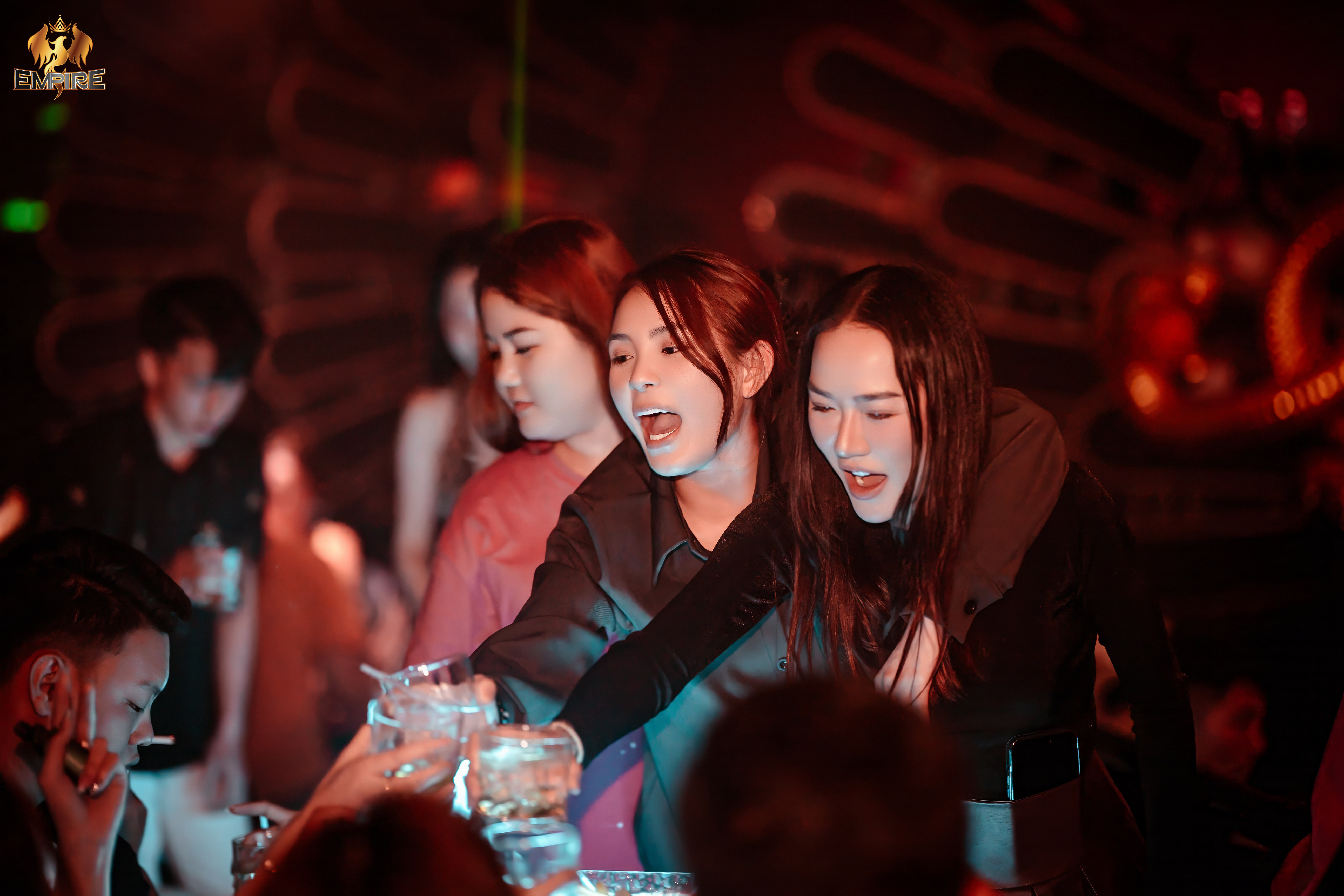 EMPIRE CLUB – TRẢI NGHIỆM DÀNH CHO NHỮNG AI KHÔNG CHẤP NHẬN SỰ ĐẠI TRÀ