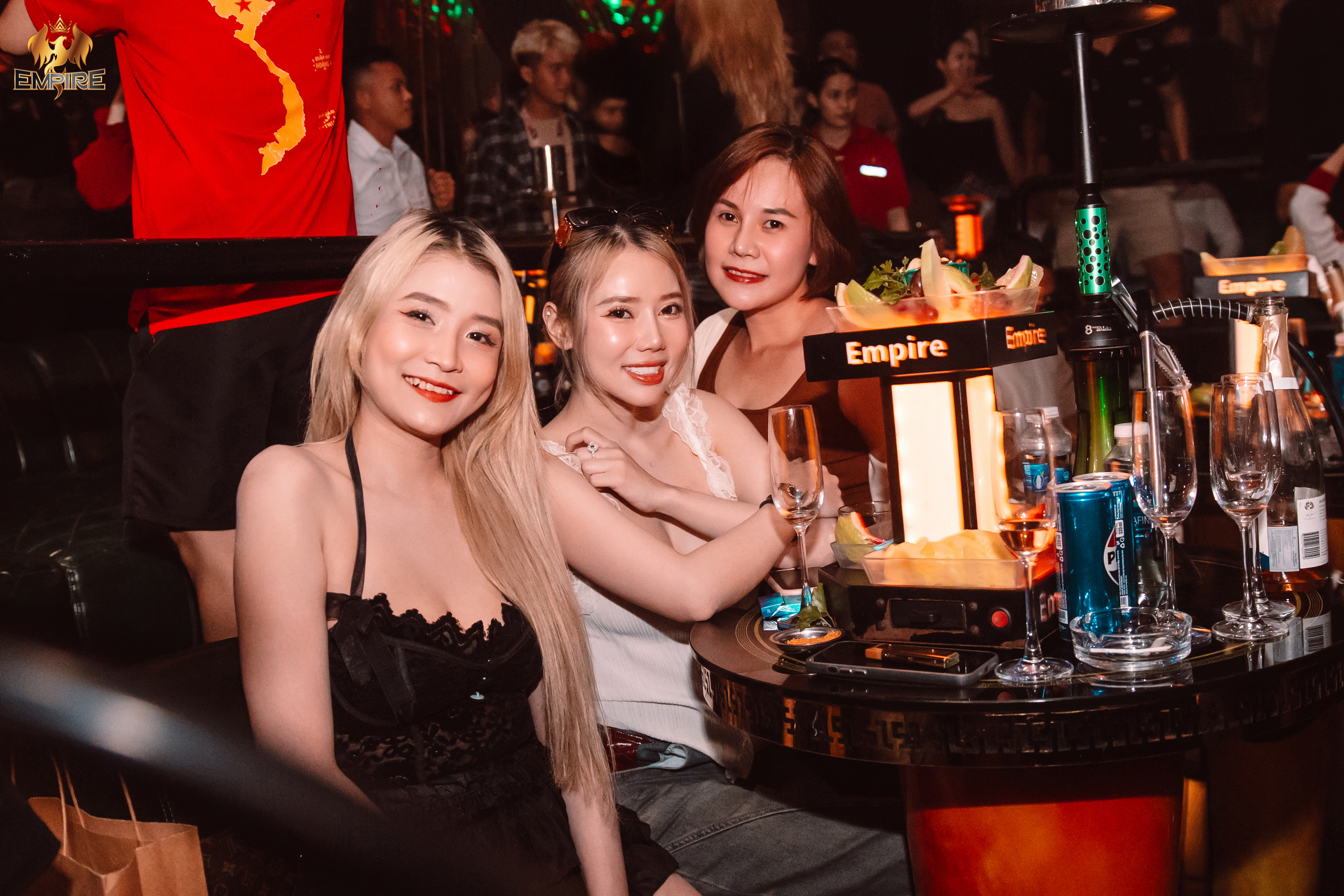 BỮA TIỆC SÔI ĐỘNG CÙNG HỘI CHỊ EM TẠI EMPIRE CLUB NGÀY 8/3