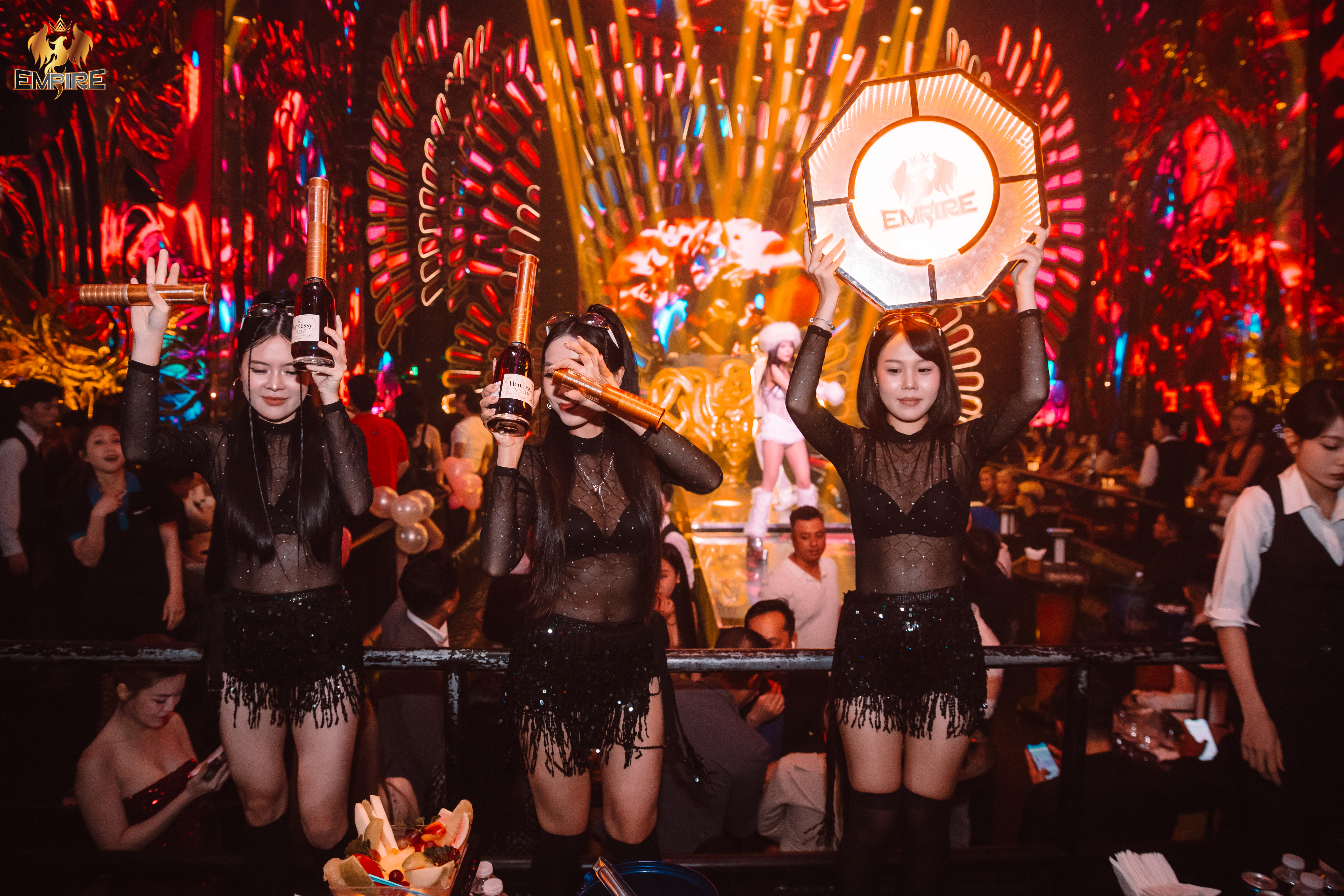 Review Empire Club Quận 1 – Nơi Đáng Để Trải Nghiệm Cuộc Sống Về Đêm