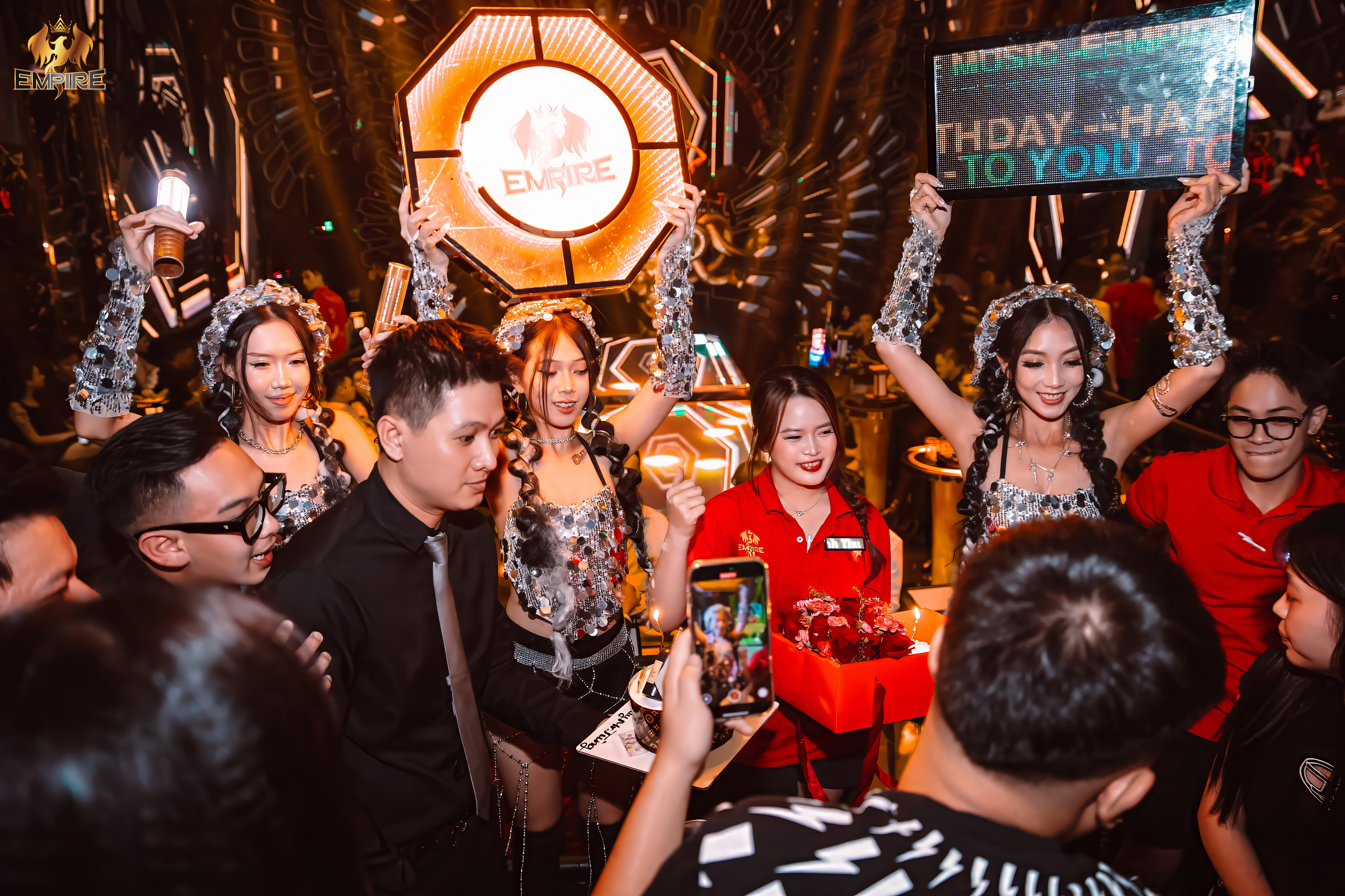 EMPIRE CLUB – MỘT THẾ GIỚI ĐÊM DÀNH CHO NHỮNG TÂM HỒN SÀNH ĐIỆU