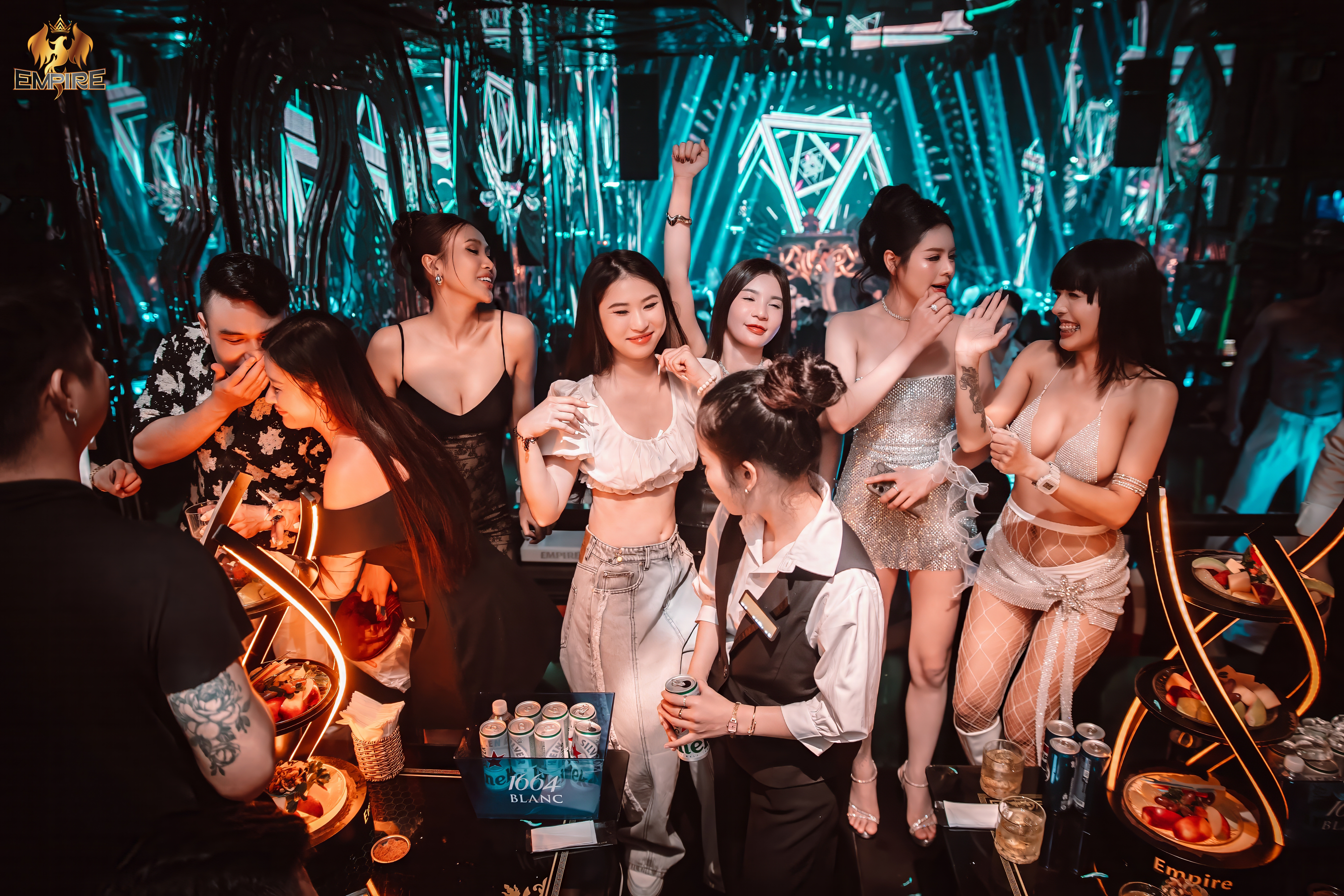 SÀI GÒN VỀ ĐÊM SẼ KHÔNG TRỌN VẸN NẾU THIẾU EMPIRE CLUB