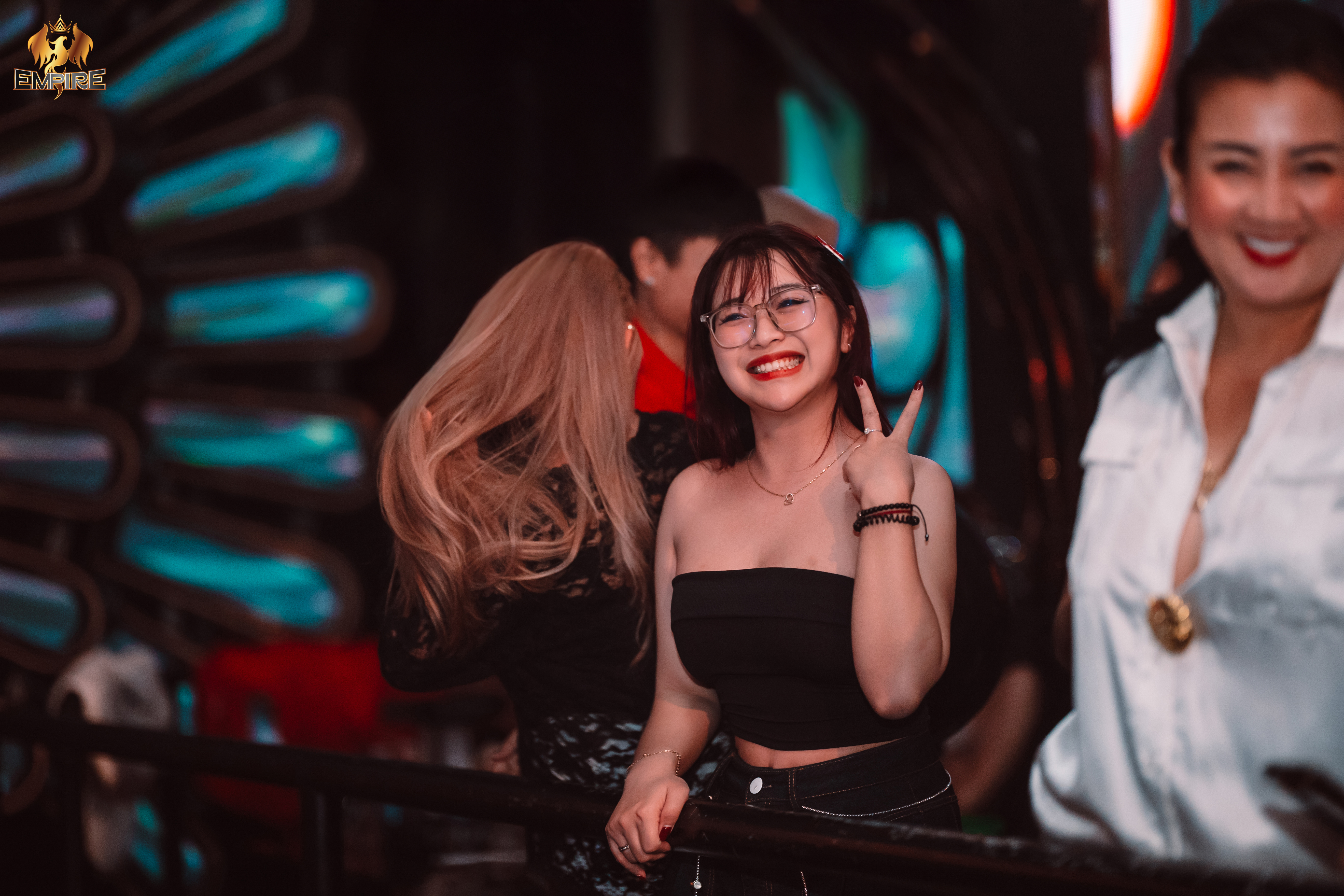 NHỮNG "ĐÓA HỒNG" LẤP LÁNH RỰC RỠ GIỮA KHÔNG GIAN TẠI EMPIRE CLUB