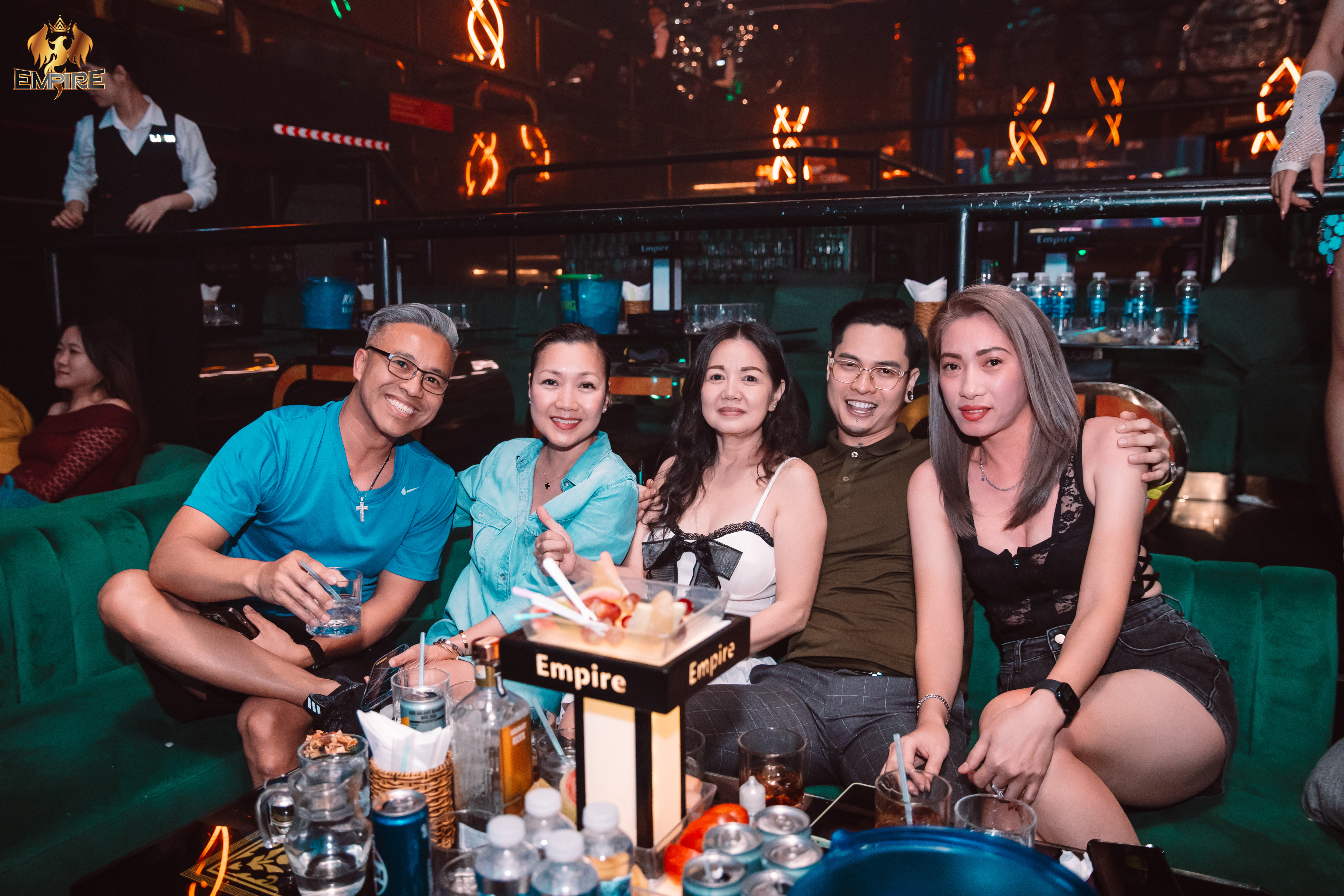 TRẢI NGHIỆM ĐÁNG NHỚ TẠI EMPIRE CLUB QUẬN 1 – THIÊN ĐƯỜNG GIẢI TRÍ VỀ ĐÊM BẬT NHẤT TẠI SÀI GÒN