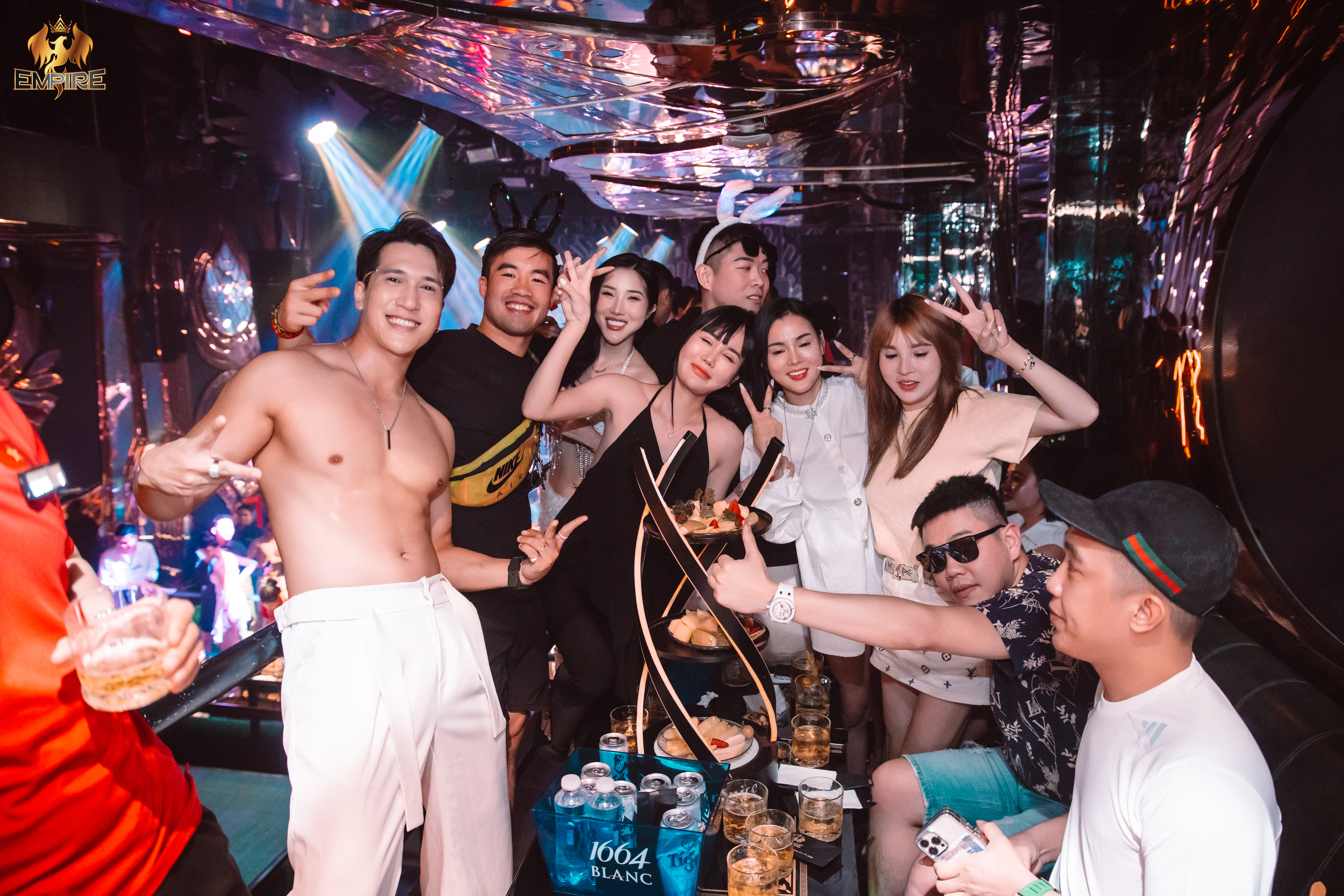 KHÔNG GIAN V.I.P CỦA EMPIRE CLUB LUÔN ĐI KÈM VỚI NHỮNG MÓN ĂN TINH THẦN KHÔNG THỂ RỜI MẮT TẠI EMPIRE CLUB