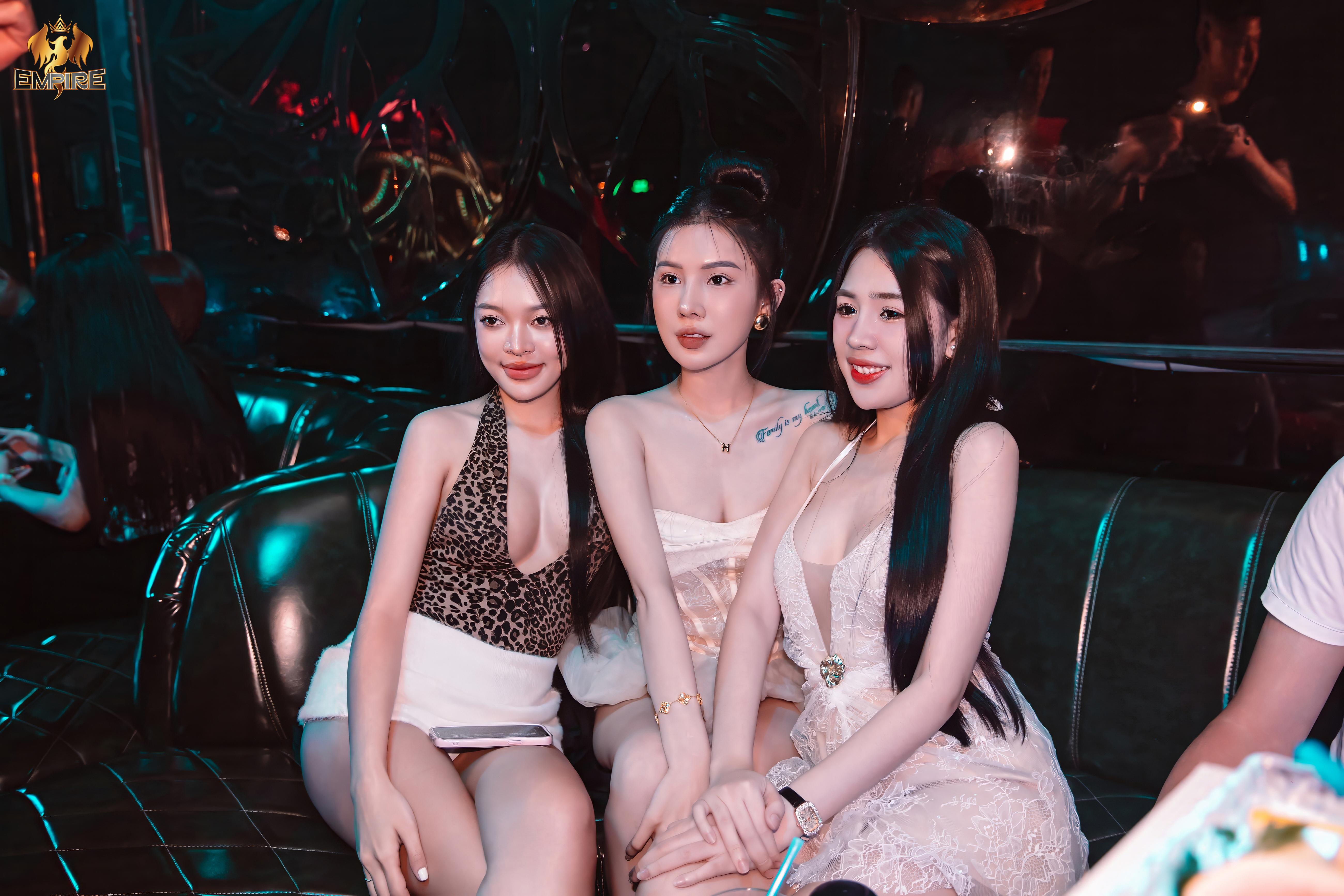 EMPIRE CLUB – KHI ĐÊM MANG HÌNH HÀI CỦA NGHỆ THUẬT VÀ PHONG CÁCH